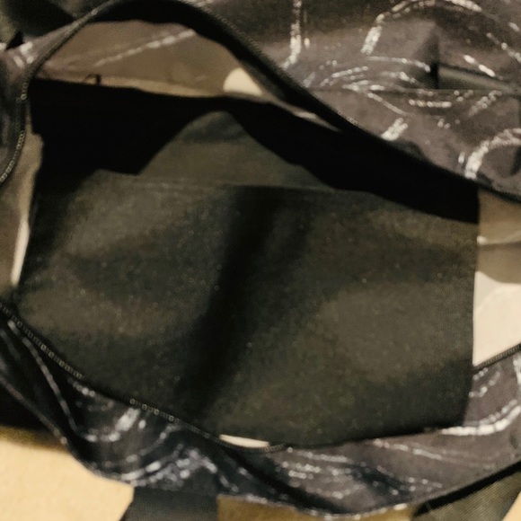 Nwt VICTORIA'S SECRET Weekender Tote - Picture 8 of 9